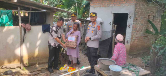 
AKBP Muhammad Harris S.H, S.Ik, M.Ik, CPHR melaksanakan Bhakti Sosial