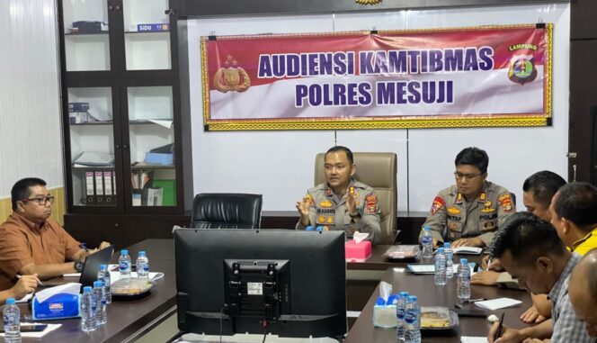 
Pasca Pengrusakan PT Prima Alumga, Polres Gelar Patroli dan Rapat Bahas Keamanan