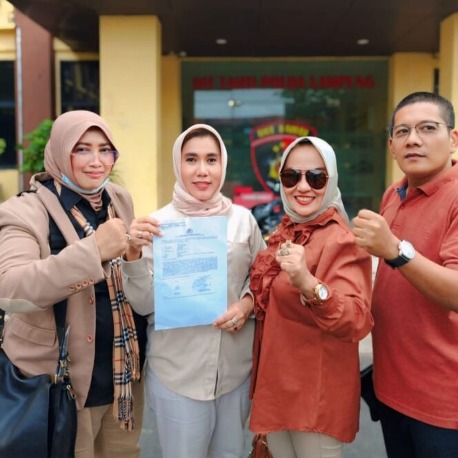 
Advokat Novianti Tempuh Jalur Hukum, Laporkan UU ITE Akun Medsos “Andi Surya” ke Polda Lampung